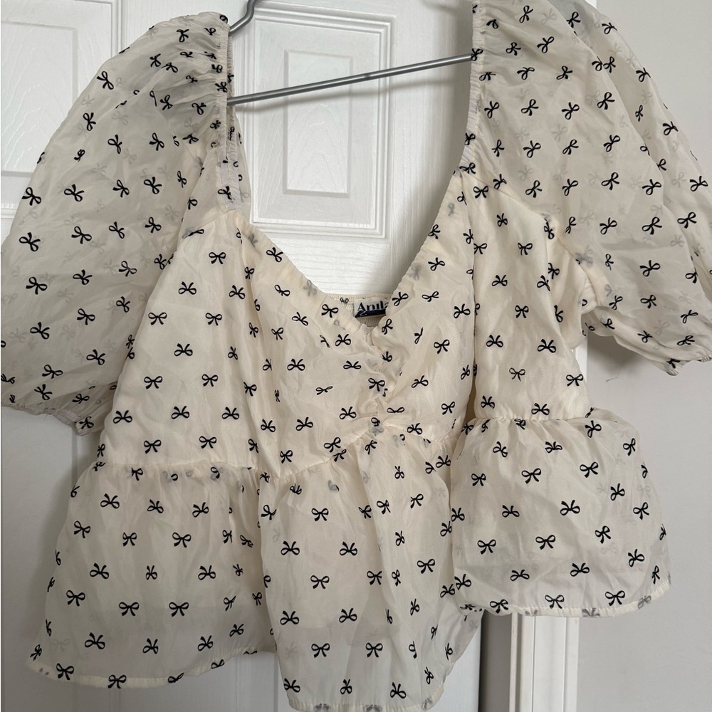Arula Cream Puff Sleeve Babydoll Top with Bow Print